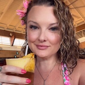 Meet your Posher, Adrienne